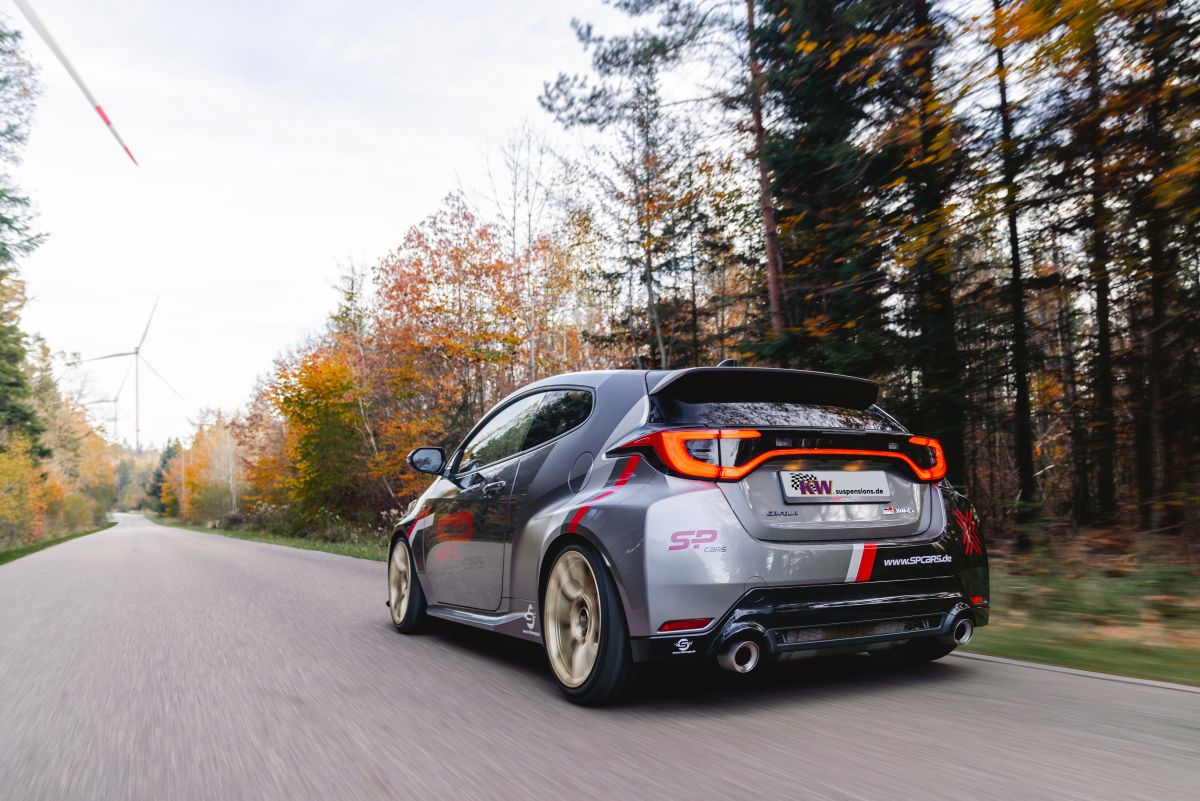 low_KW_V3_Toyota_GR_Yaris_Facelift_Fahraufnahme_001.jpg