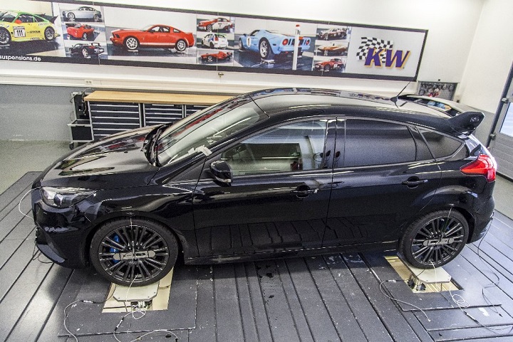 low_KW_DDC_Ford_Focus_RS_4-Post_Aufnahme_001.jpg