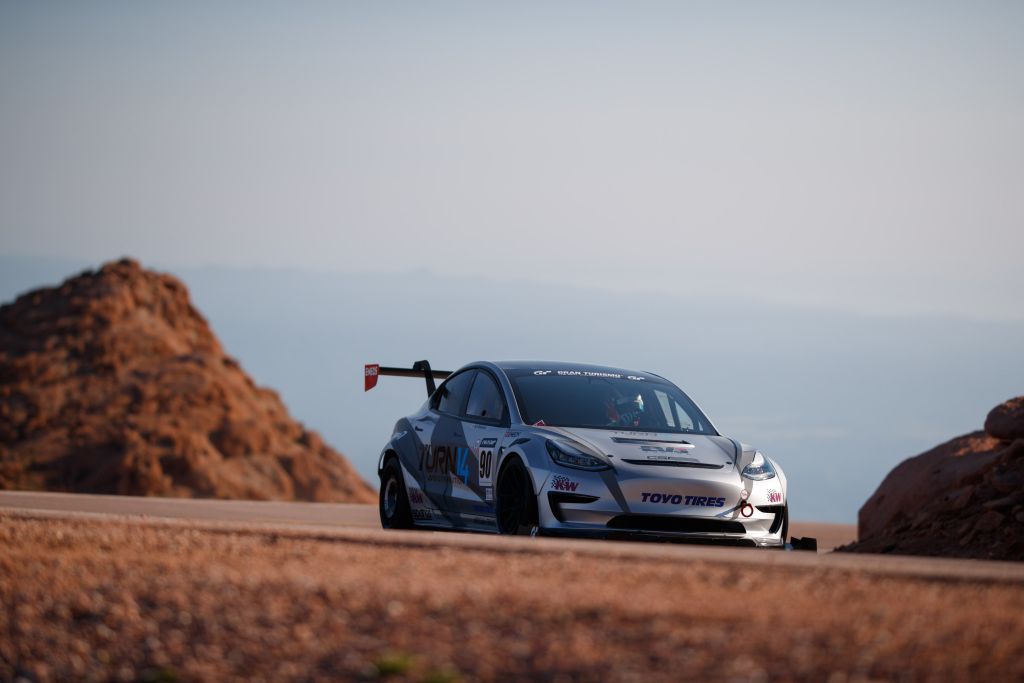 KW_Blog_Turn_14_Pikes_Peak_Test_Model_3_Tesla_018.jpg