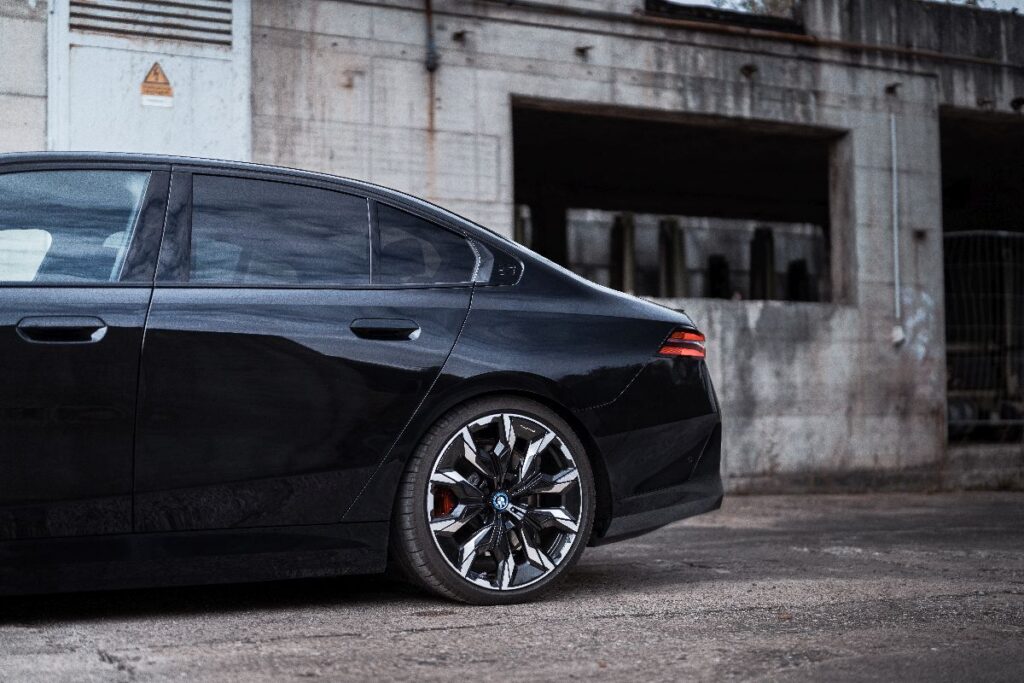 KW_Blog_KW_V3_BMW_i5_xDrive40_M60_xDrive_0005-1024x683.jpg